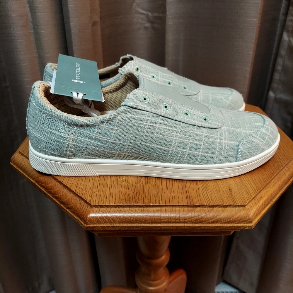 NWT Revitalign Santa Margarita Slip On Sneakers Size 8.5B